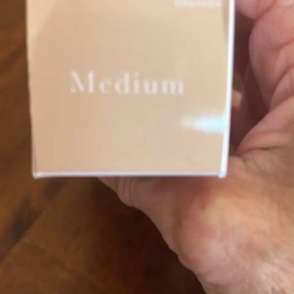 Laura Geller Balance -N-Glow Hydrating Liquid Foundation Color Medium